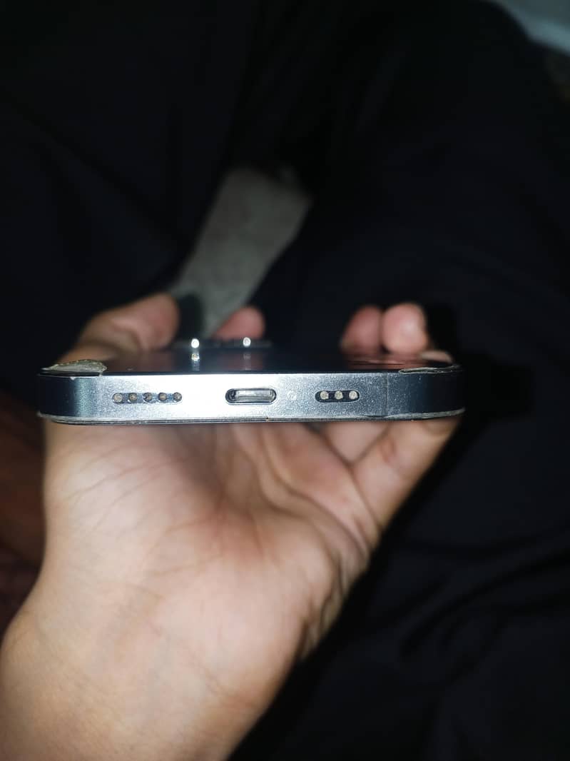 Apple iPhone 13 Pro 4