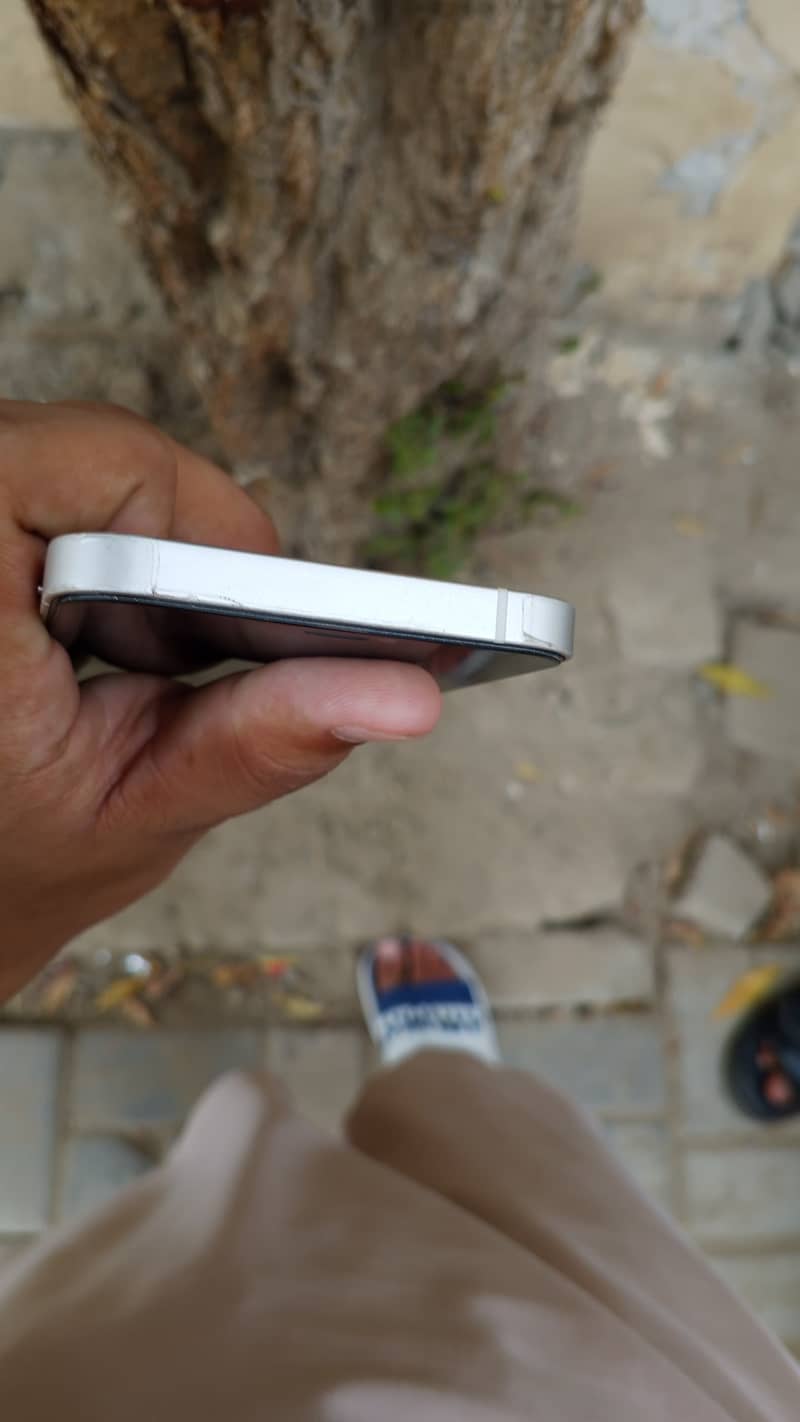 Apple iPhone 12 4