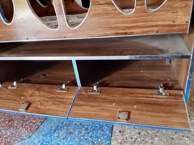 baby cot with drawrs just like new condition 03436312271