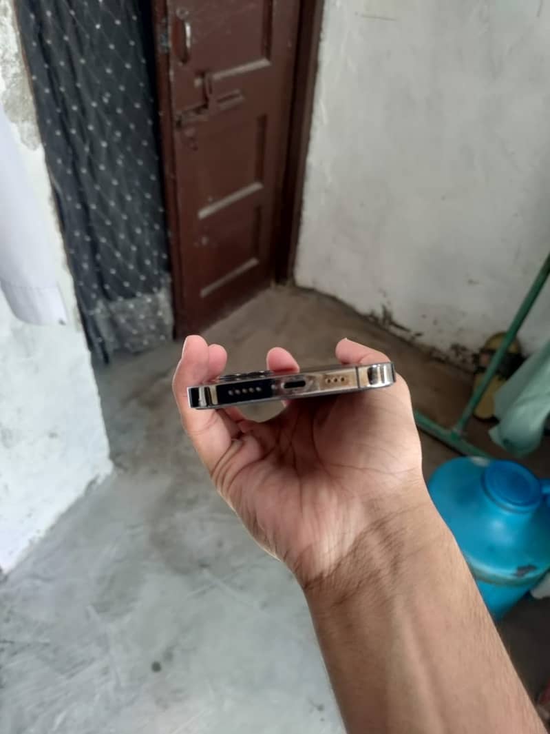 Apple iPhone 12 Pro 3
