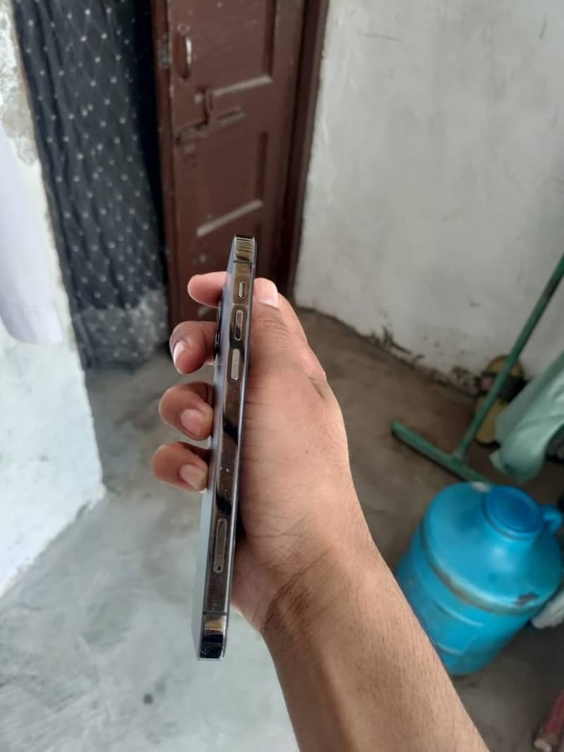 Apple iPhone 12 Pro 4