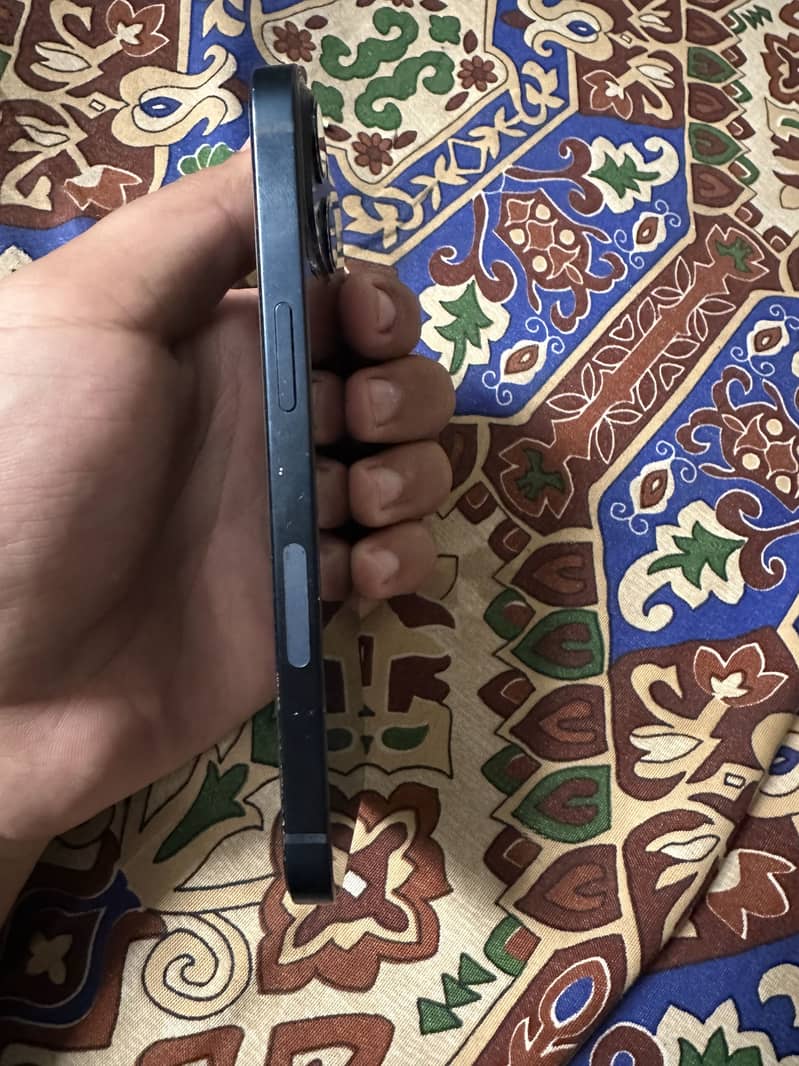 Apple iPhone 13 5