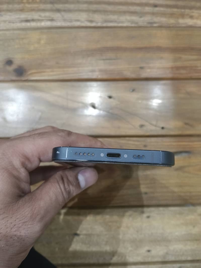 Apple iPhone 13 2