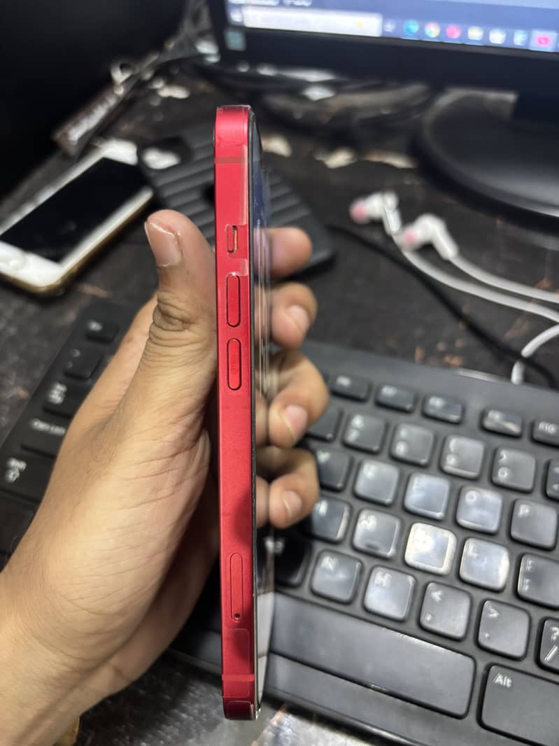 Apple iPhone 13 4