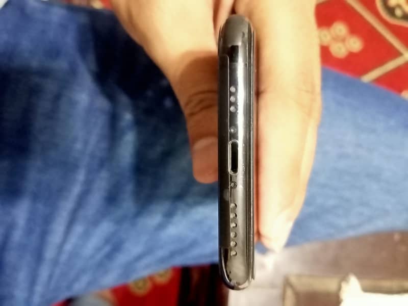 Apple iPhone 11 Pro 4