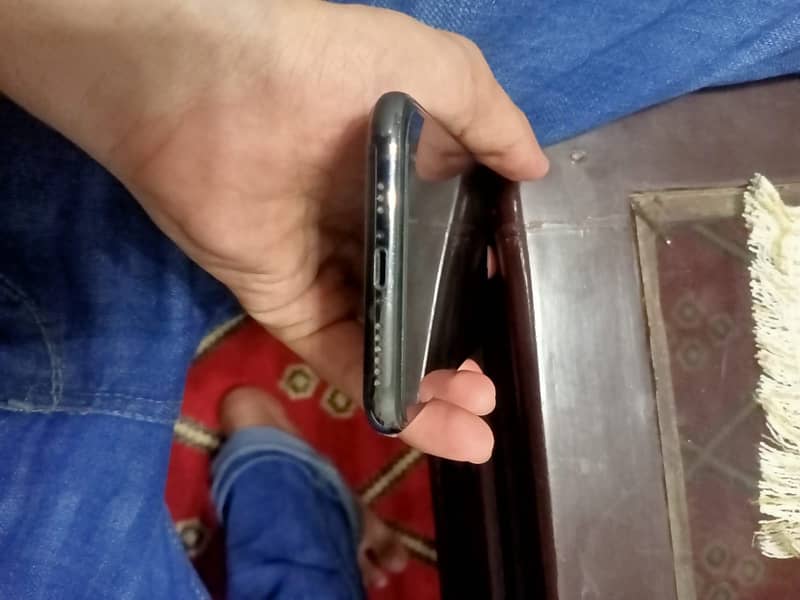 Apple iPhone 11 Pro 12