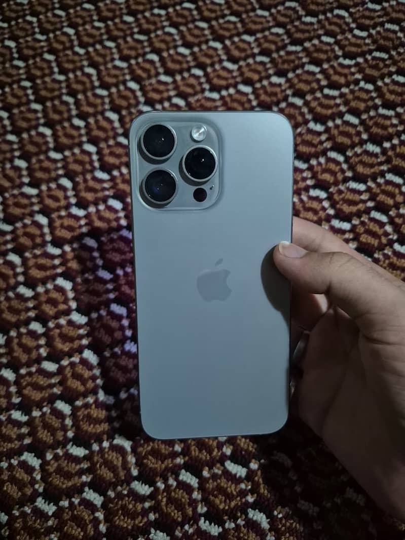 Apple iPhone 15 Pro Max 2