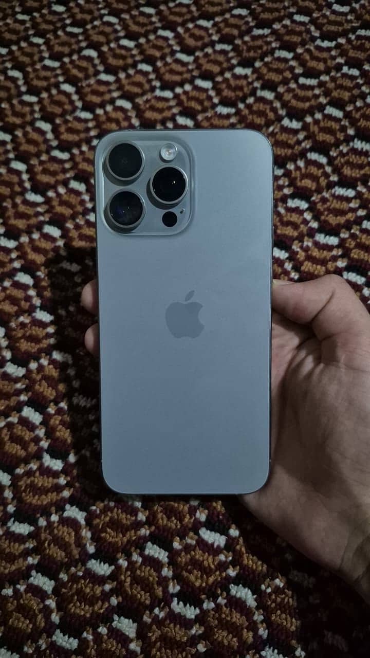 Apple iPhone 15 Pro Max 4