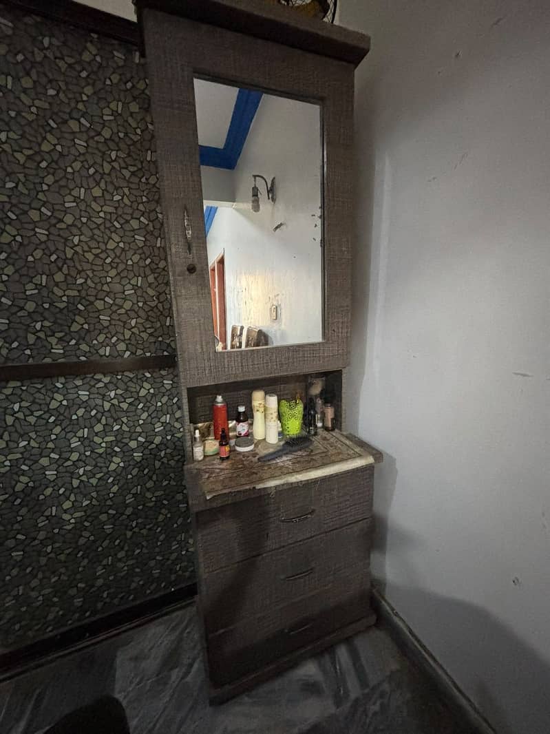 Dressing table 0