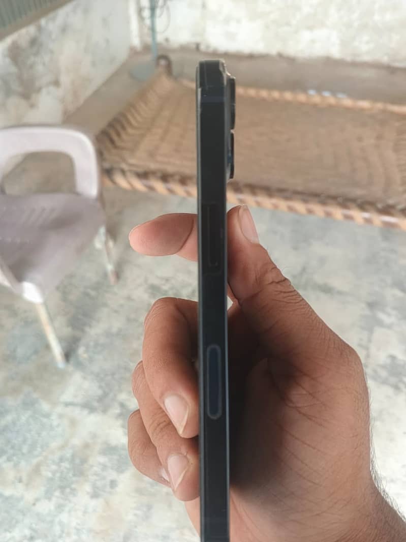 Apple iPhone 13 1