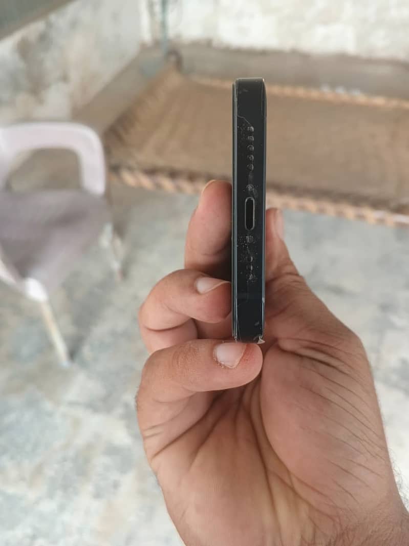 Apple iPhone 13 2