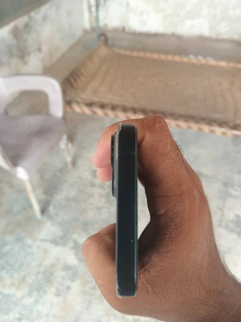 Apple iPhone 13 4