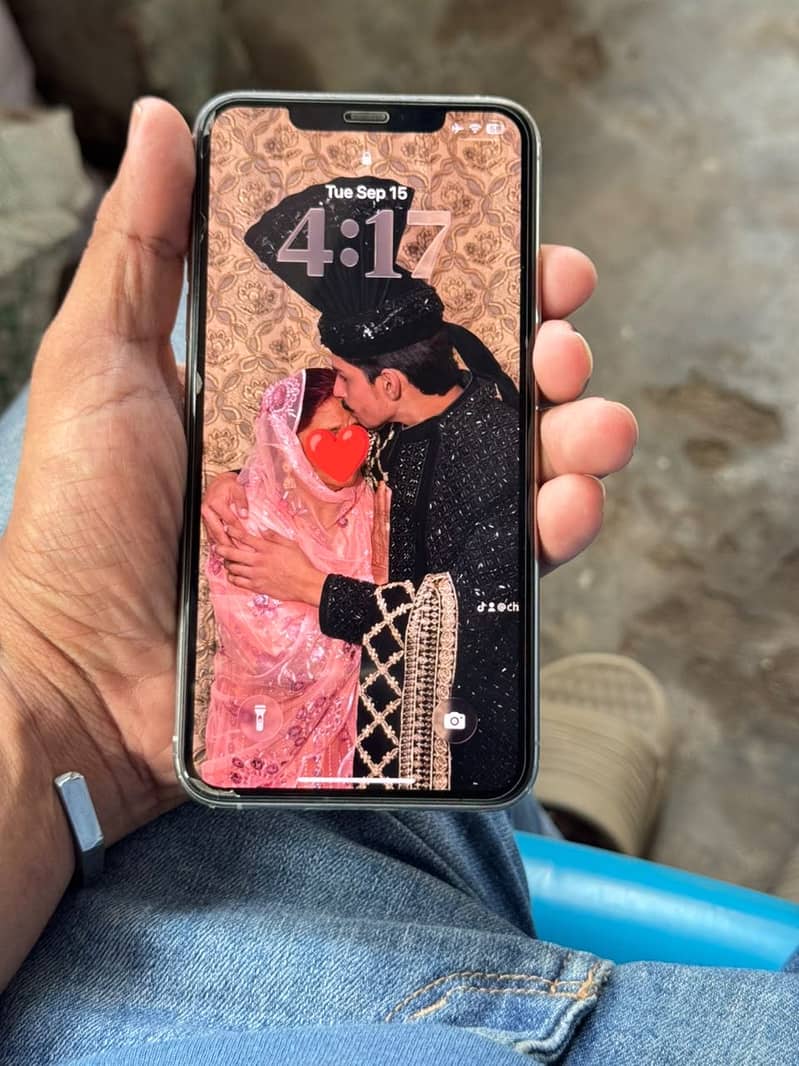 Apple iPhone 11 Pro Max 2