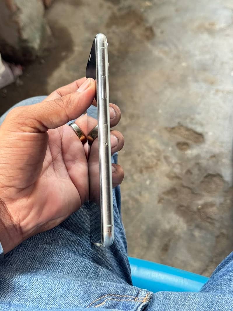 Apple iPhone 11 Pro Max 3