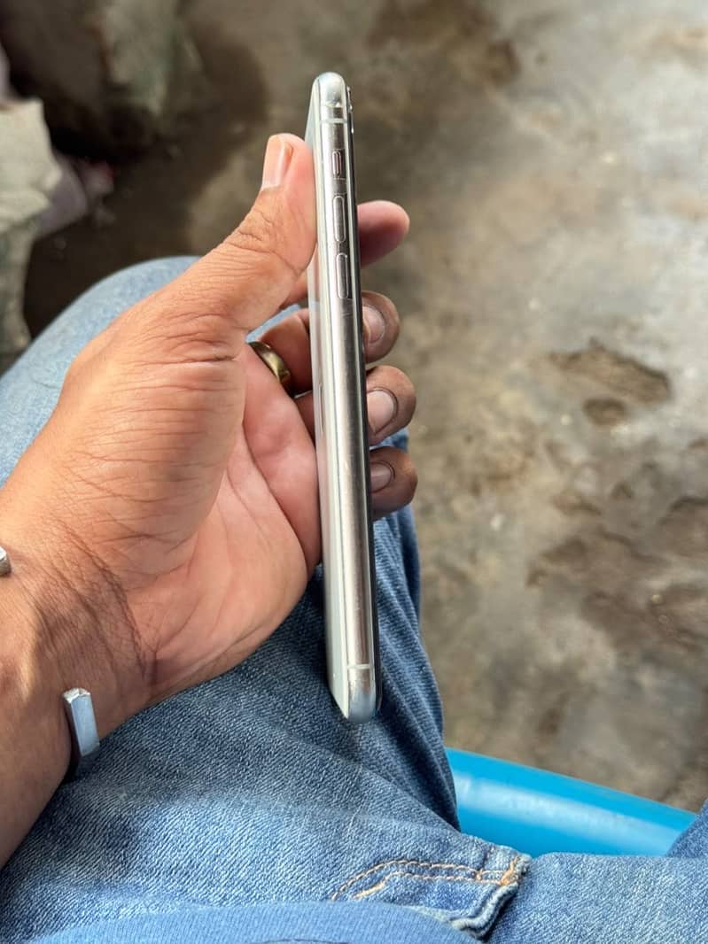 Apple iPhone 11 Pro Max 5