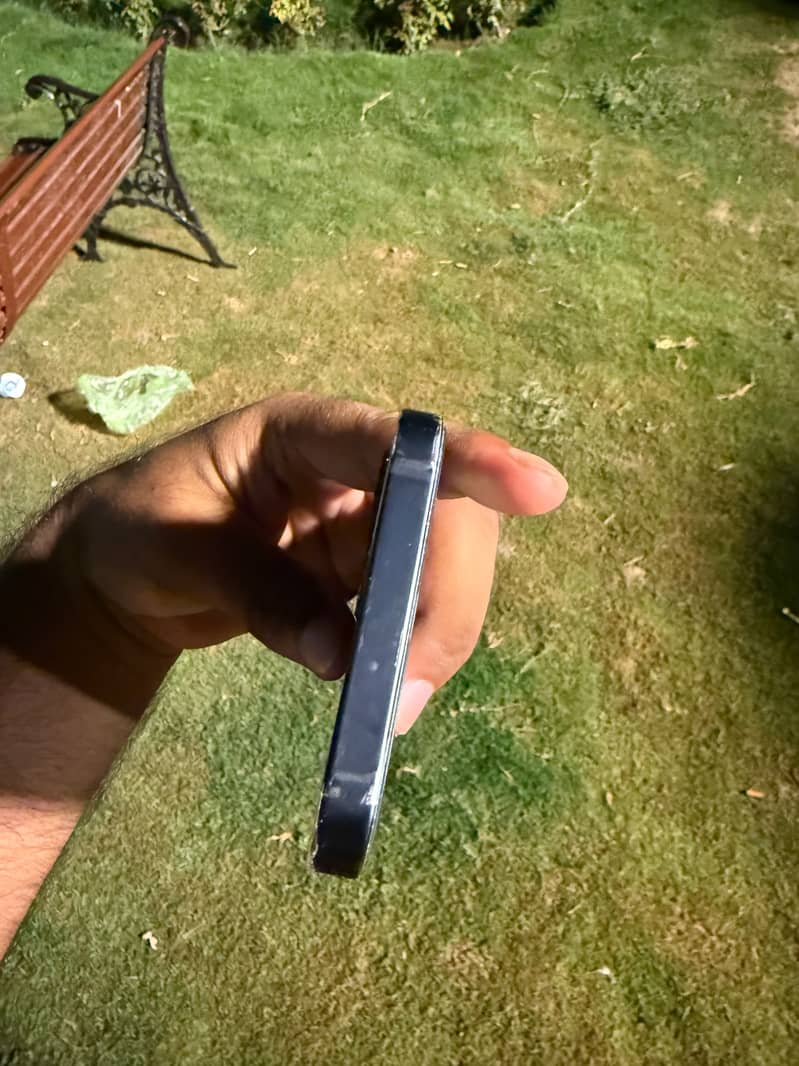 Apple iPhone 12 6