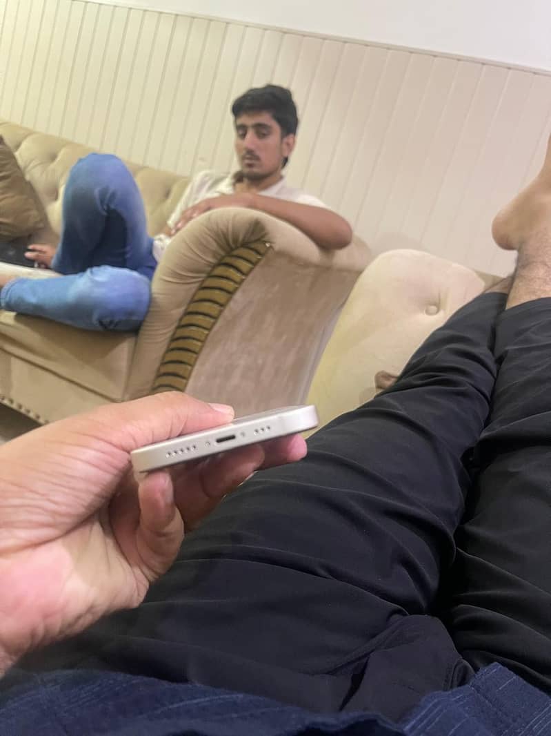 Apple iPhone 13 2