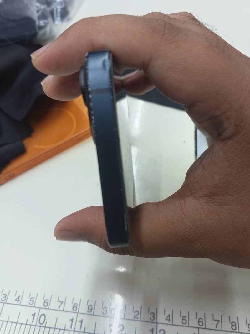 Apple iPhone 13 2