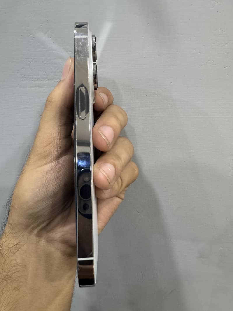Apple iPhone 14 Pro 1