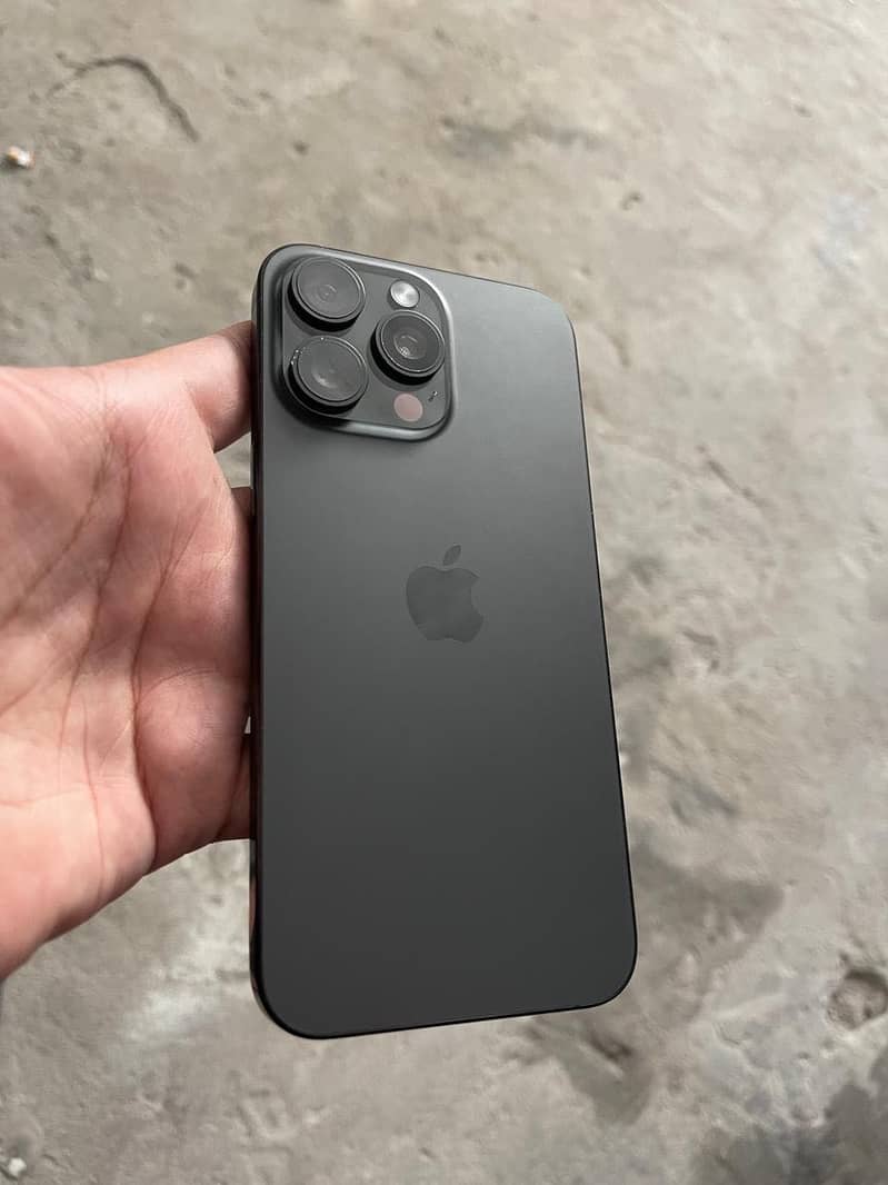 Apple iPhone 15 Pro Max 0