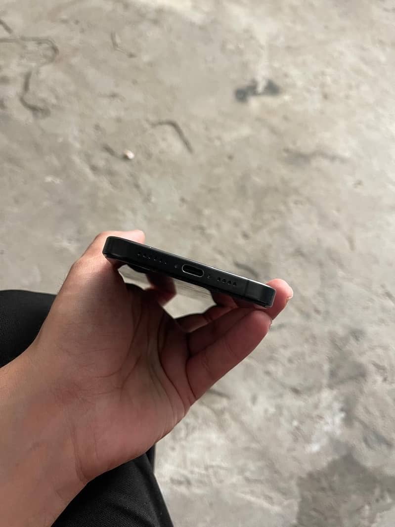 Apple iPhone 15 Pro Max 2
