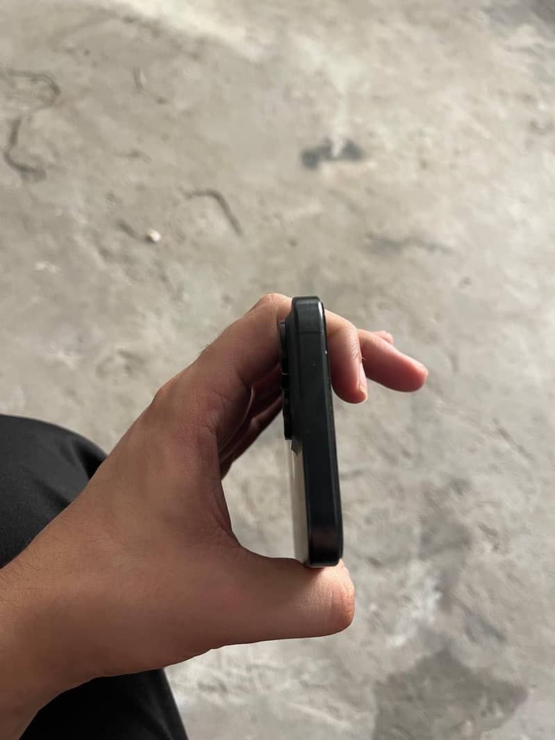 Apple iPhone 15 Pro Max 3