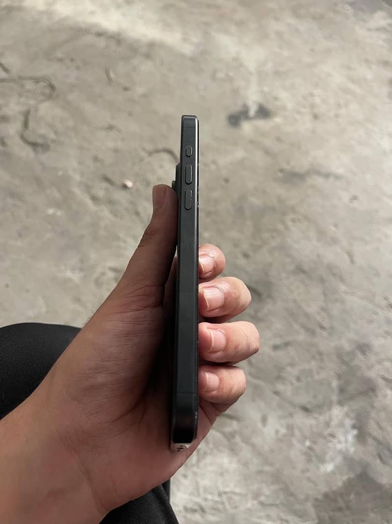 Apple iPhone 15 Pro Max 5