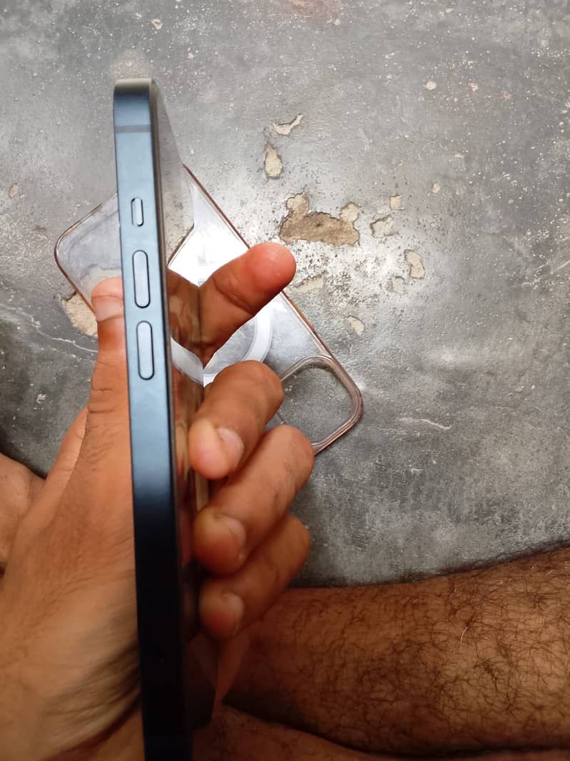Apple iPhone 13 0
