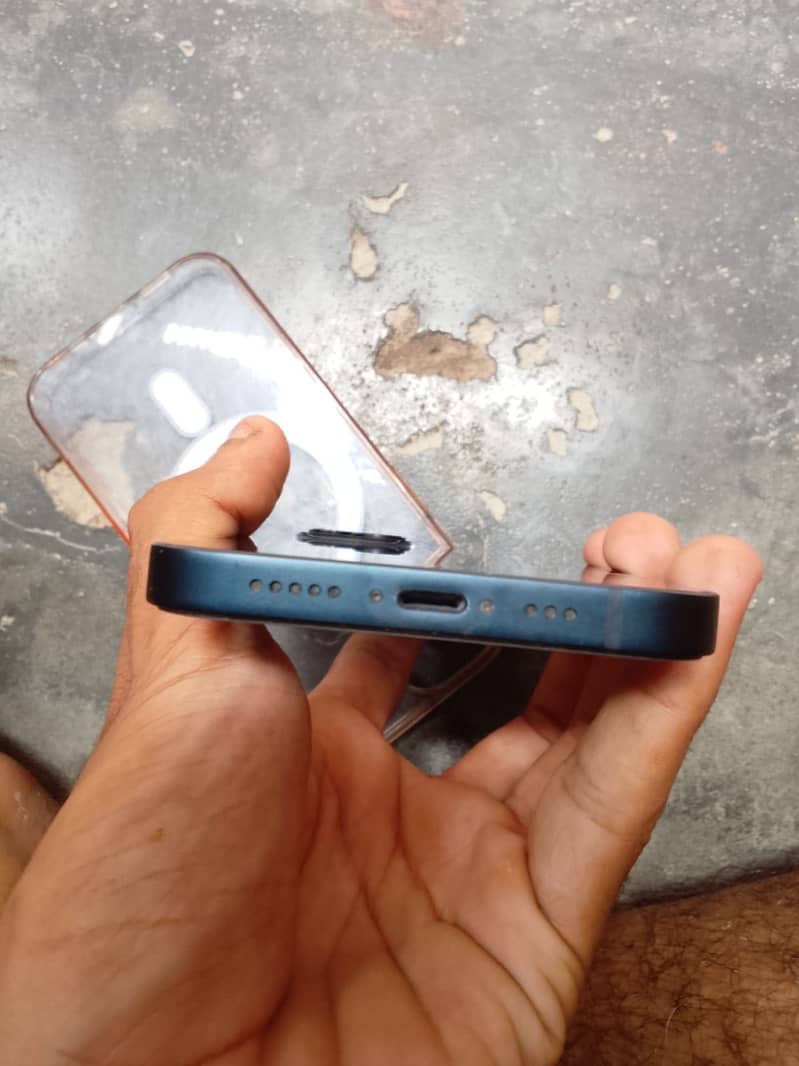 Apple iPhone 13 2