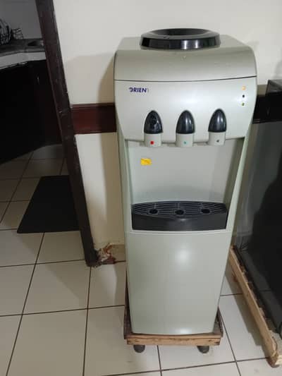 Use dispenser for sale Eden Tower Main Boulevard Gulberg  lahore
