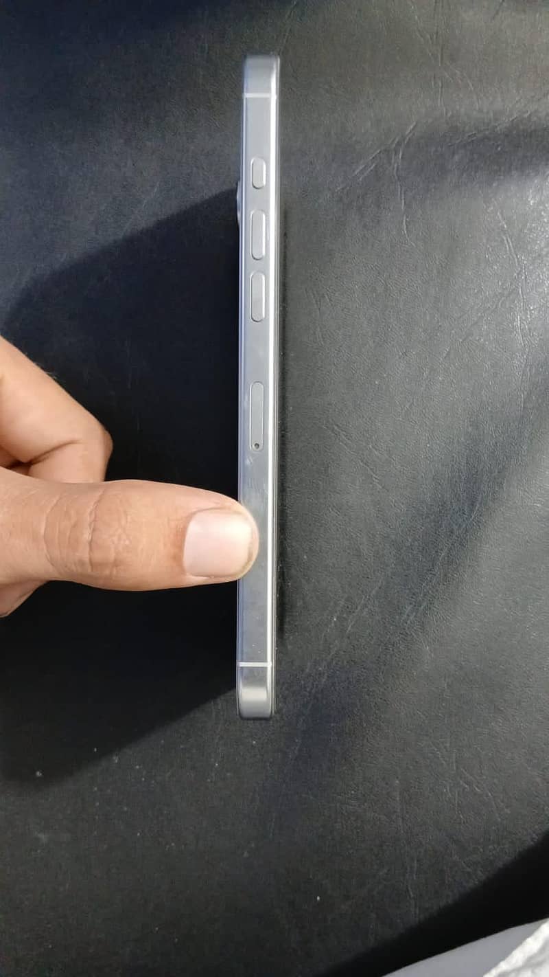 Apple iPhone 16 Pro Max 2