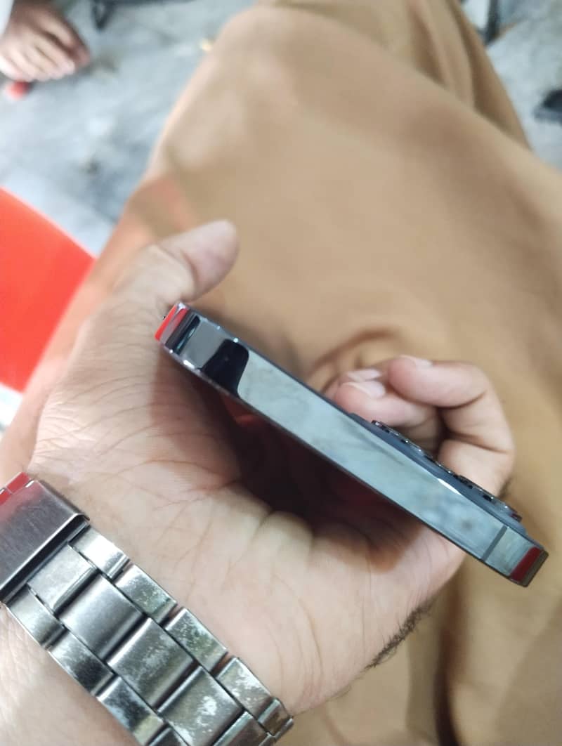 Apple iPhone 12 Pro Max 4