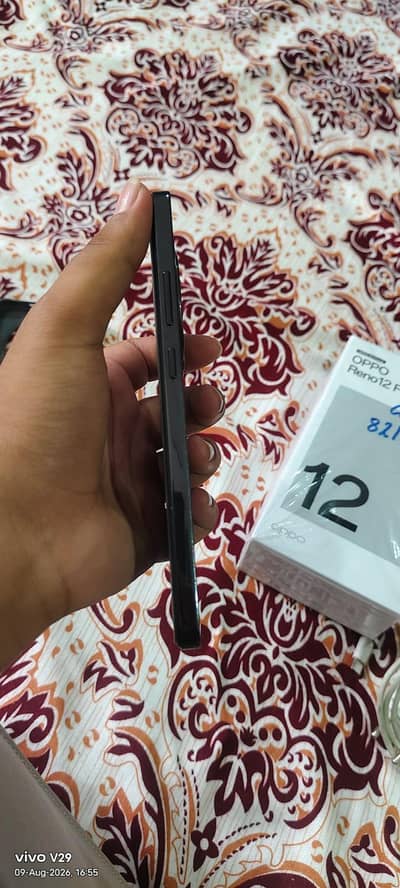 OPPO Reno12 F
