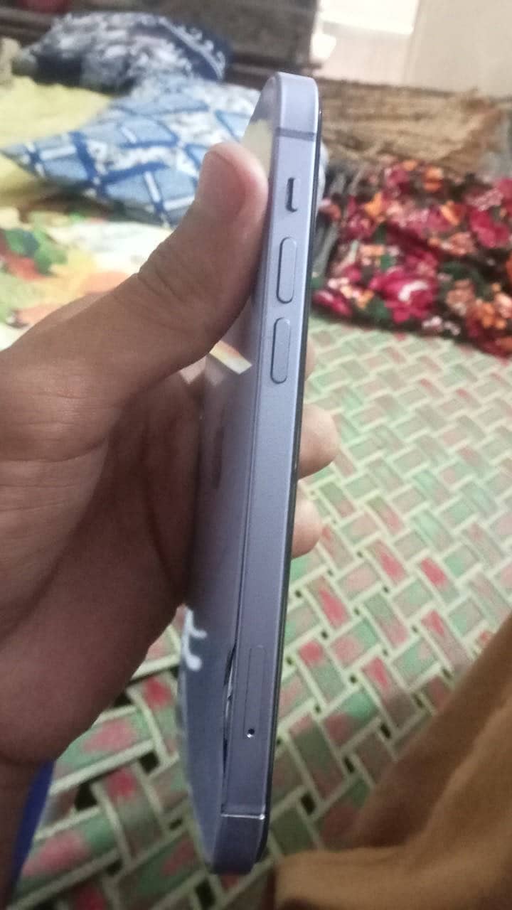 Apple iPhone 12 1