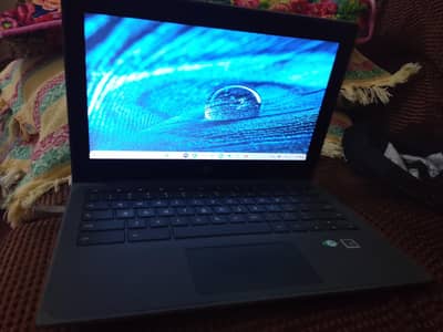 chrome book good condition 32 GB with original laptop charger