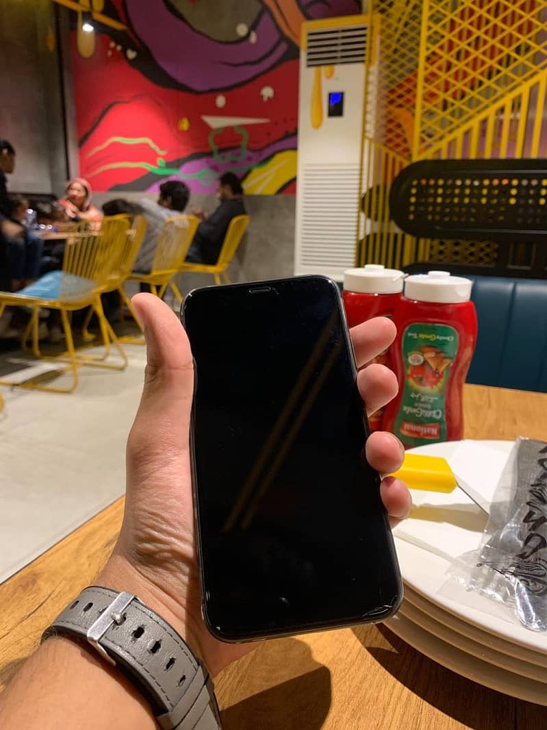 Apple iPhone 11 3