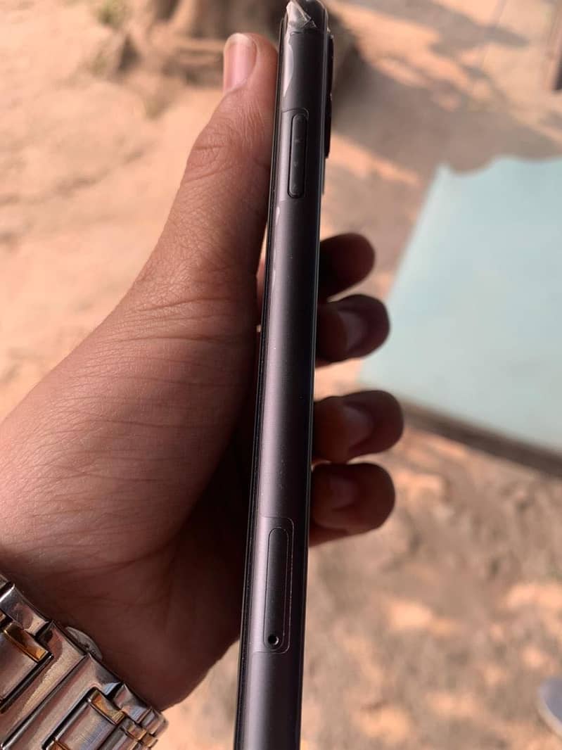 Apple iPhone 11 4
