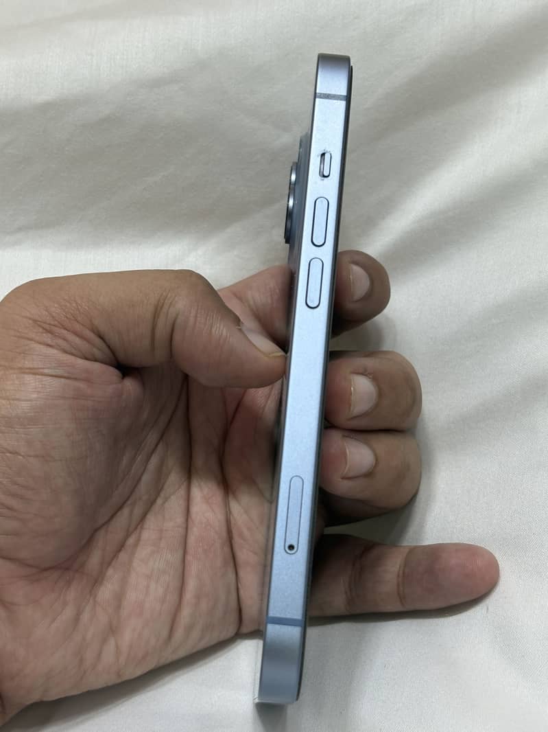Apple iPhone 14 3