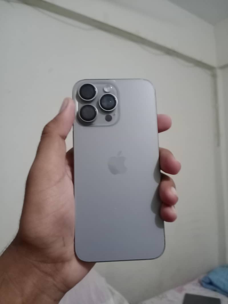 iPhone 15 Pro Max 0