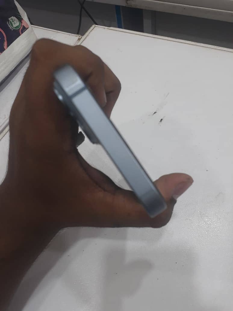 Apple iPhone 14 4