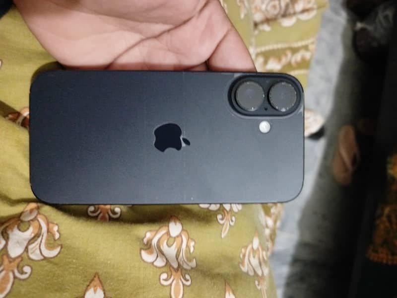 Apple iPhone 16 0