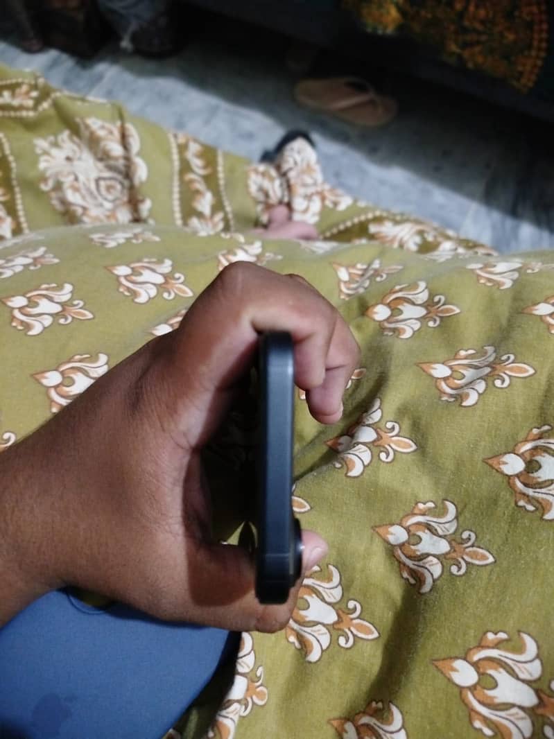 Apple iPhone 16 1