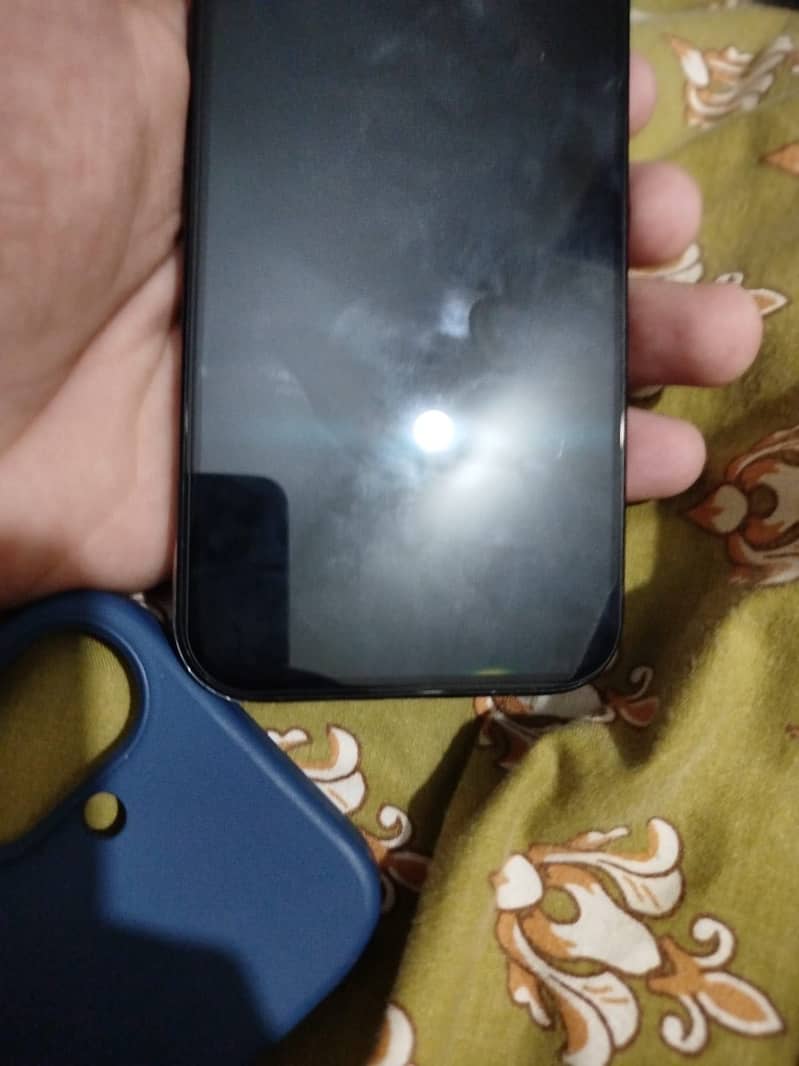 Apple iPhone 16 6