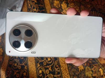 Tecno CAMON 30
