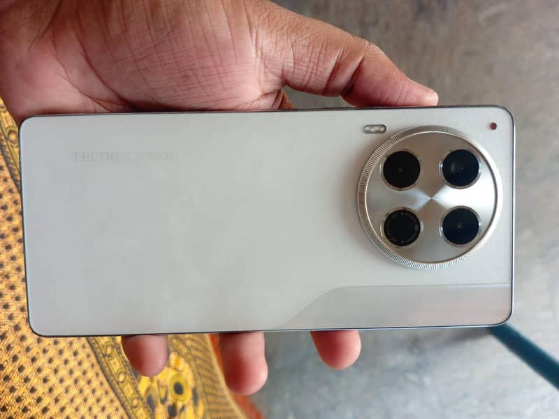 Tecno CAMON 30 1
