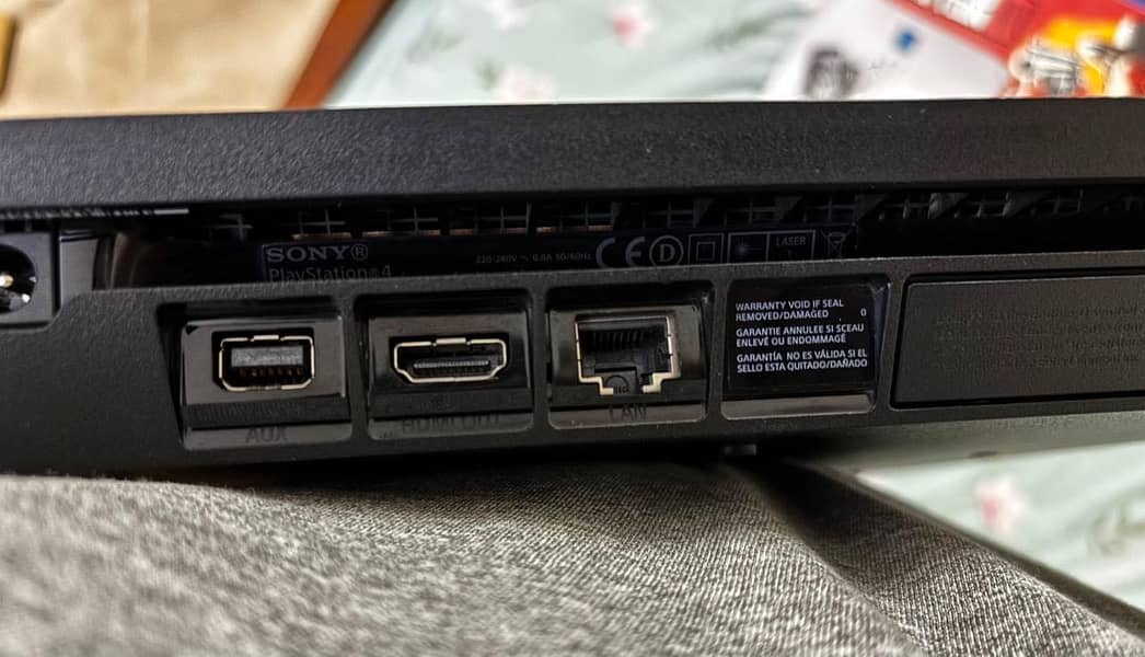 ps4 slim 4