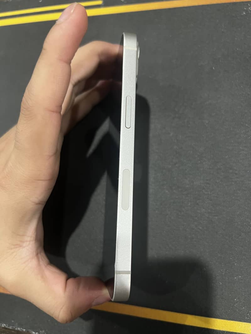 Apple iPhone 13 2
