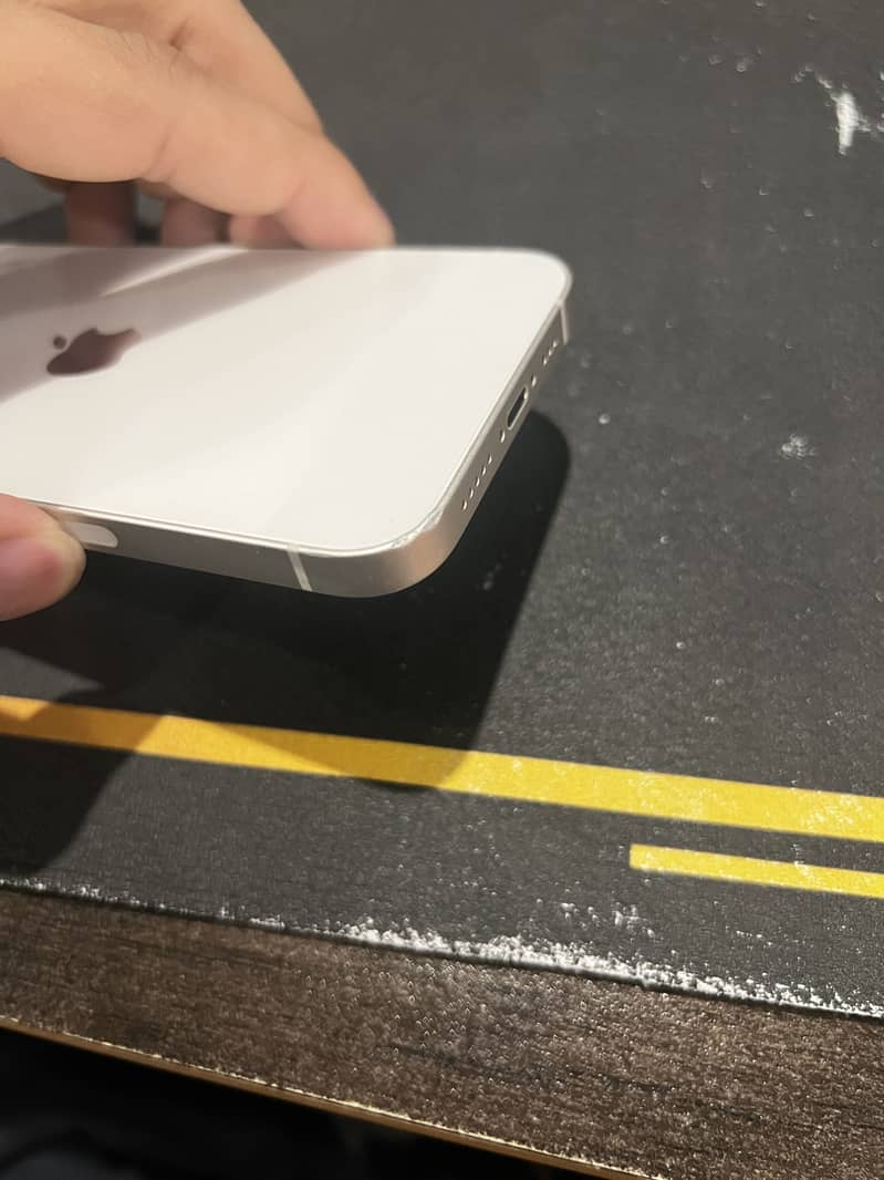 Apple iPhone 13 4
