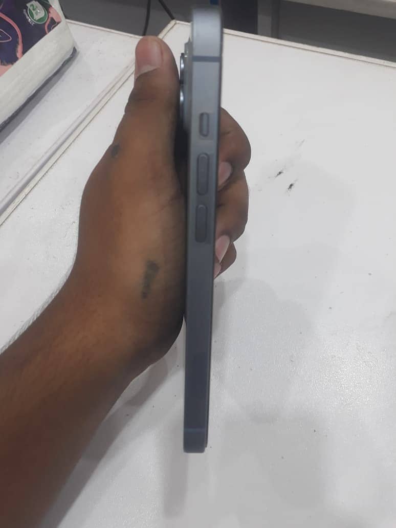 Apple iPhone 14 3