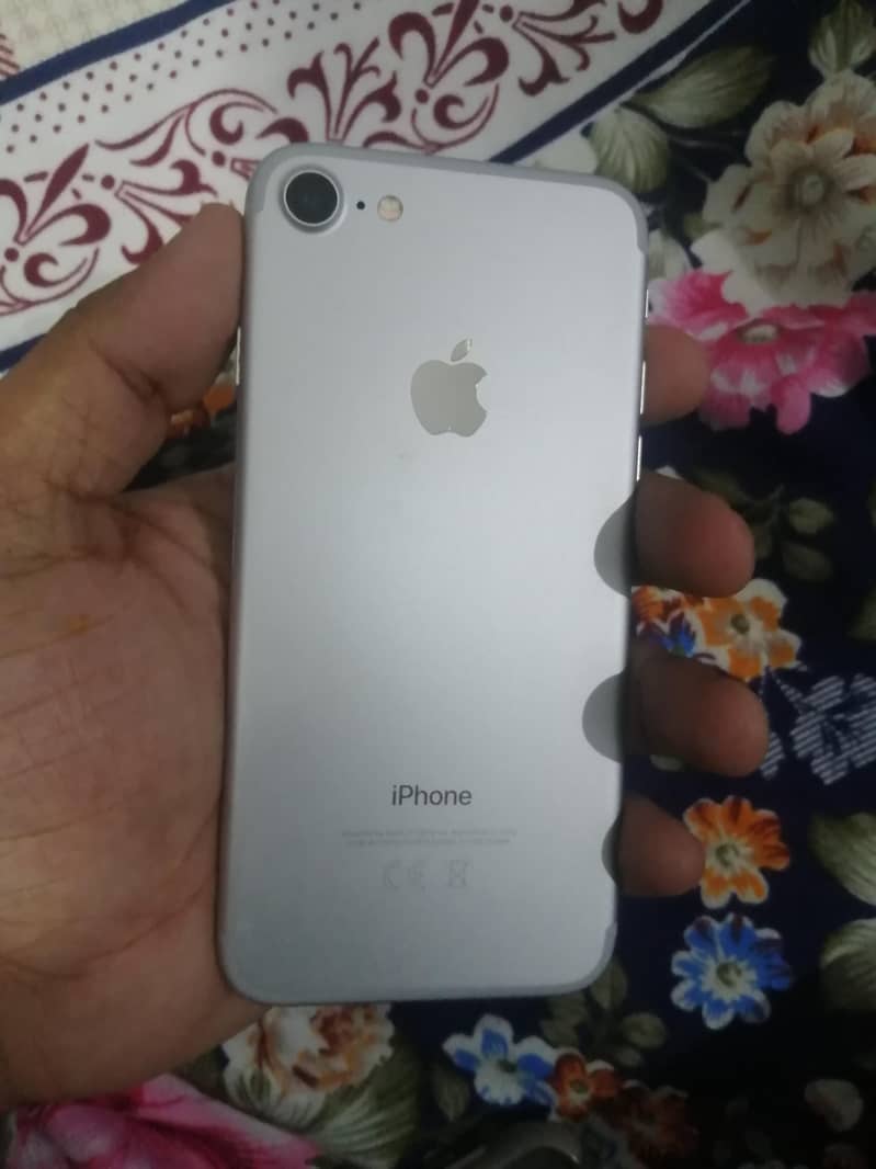 Apple iPhone 7 0